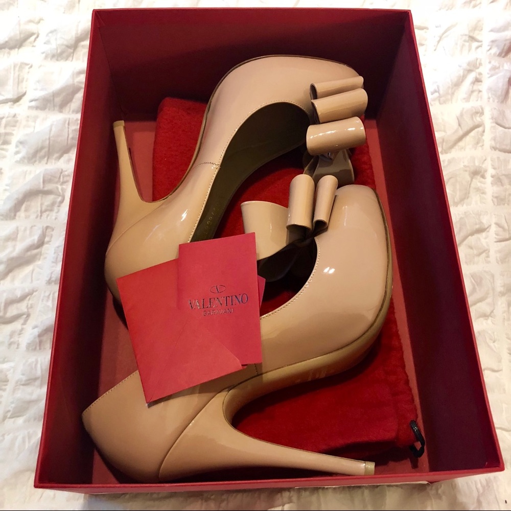 Valentino  💯 authentic 👠